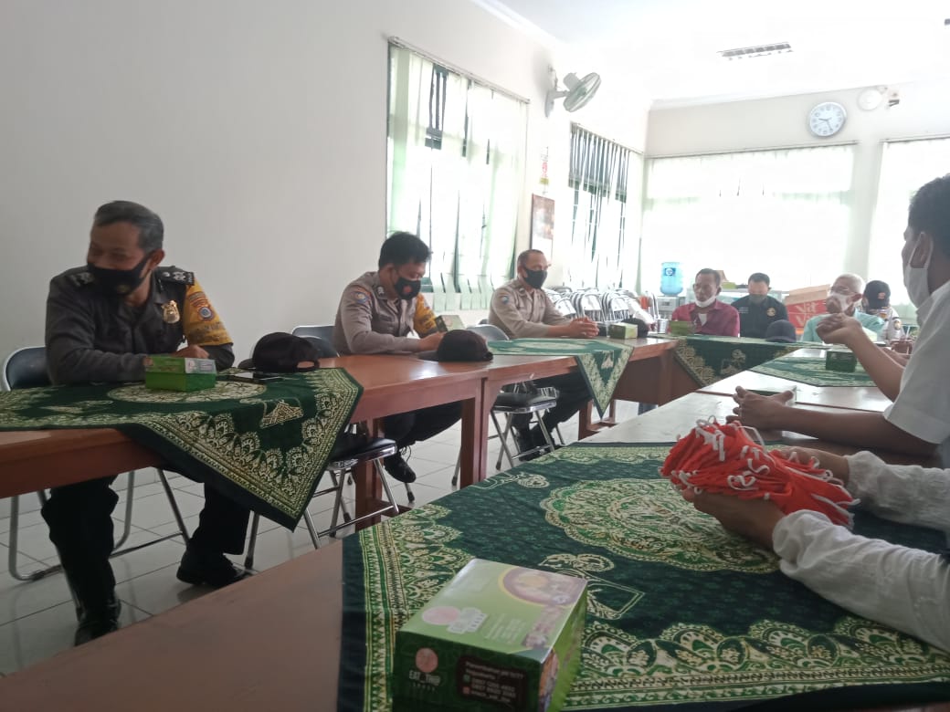 Penegakan Protokol Kesehatan Covid-19 di Jl. Kadipaten & Jl. Polowijan